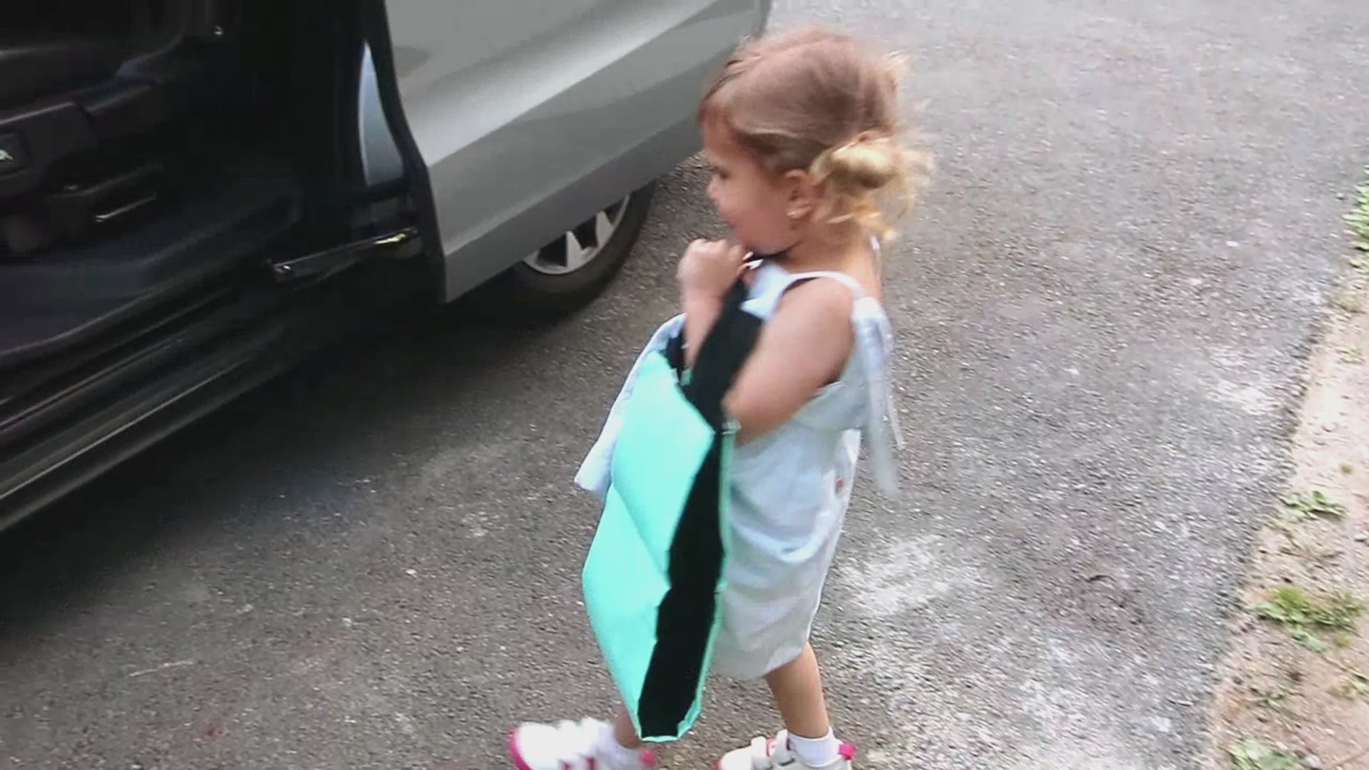 Load video: Swanoo Car Seat Cooling Pad
